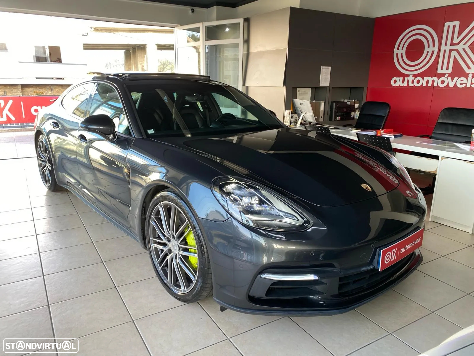 Porsche Panamera 4 E-Hybrid 10 Years Edition - 2