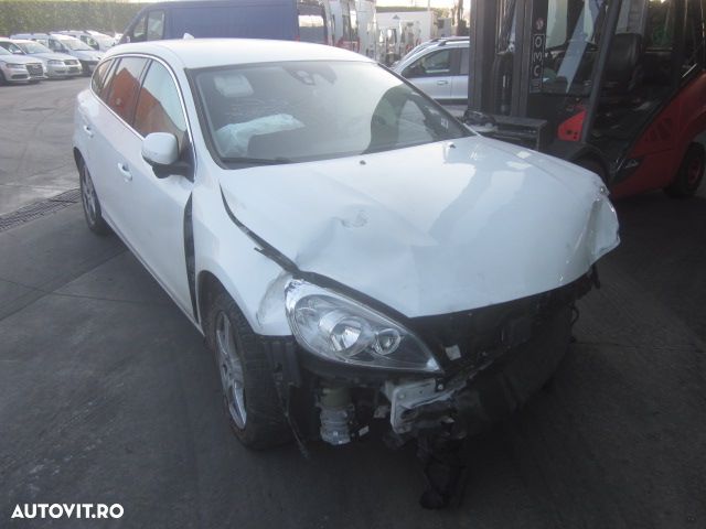 Dezmembrez Volvo V60 , 2.0 d , an 2013 , tip motor D5204T3 - 2
