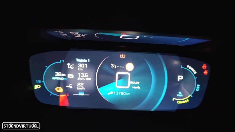 Peugeot e-2008 Allure Pack - 4