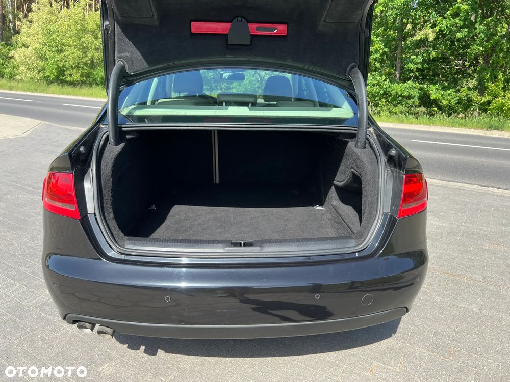 Audi A4 Limousine - 15