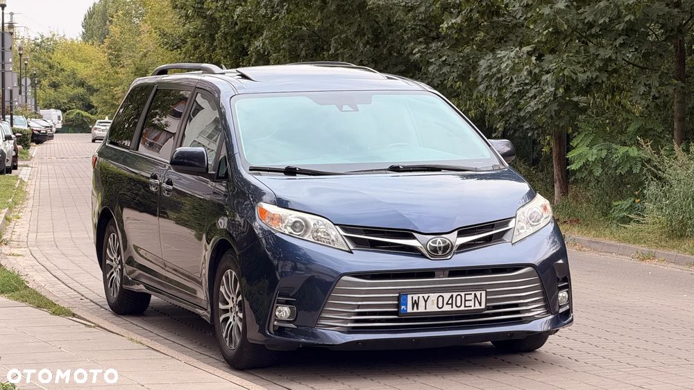 Toyota Sienna - 2