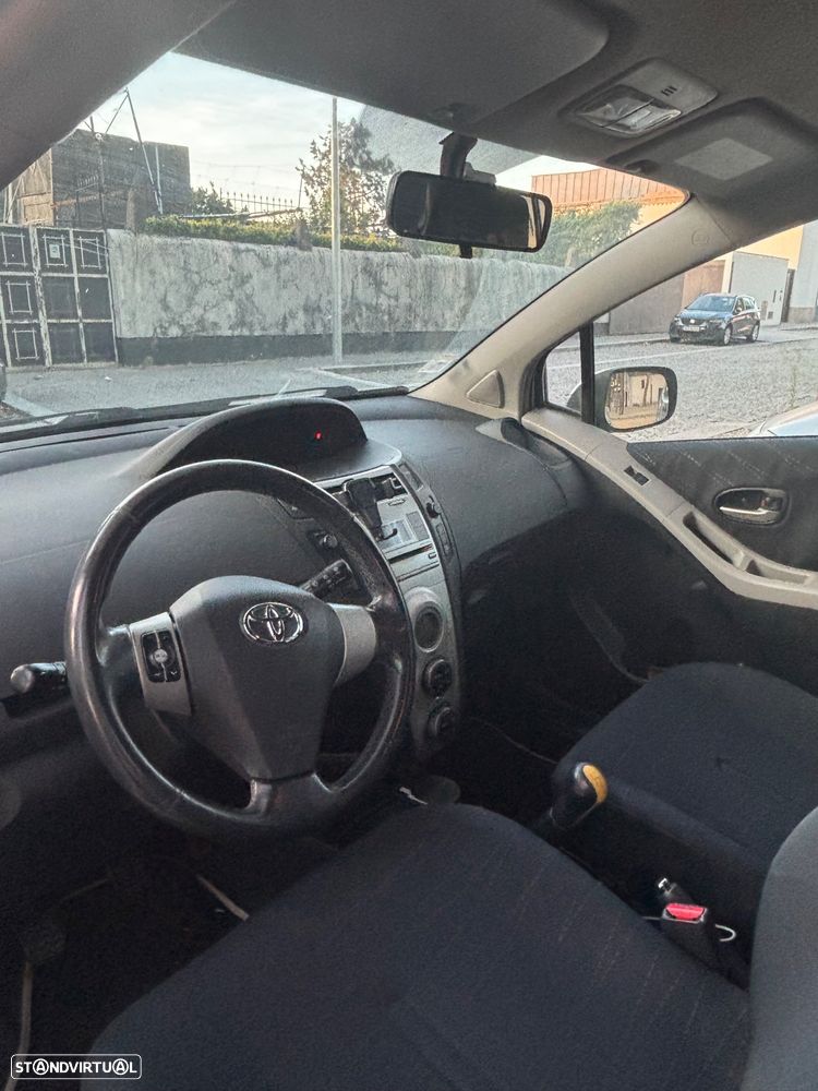 Toyota Yaris 1.4 D-4D VSC - 8
