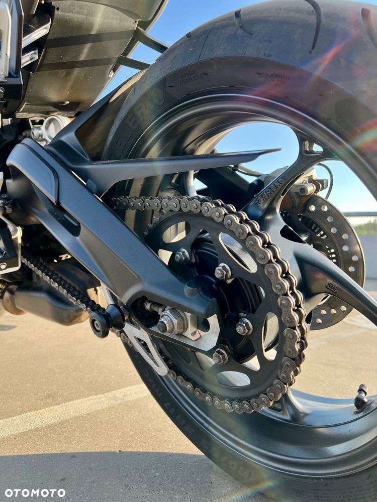 Triumph Street Triple - 21