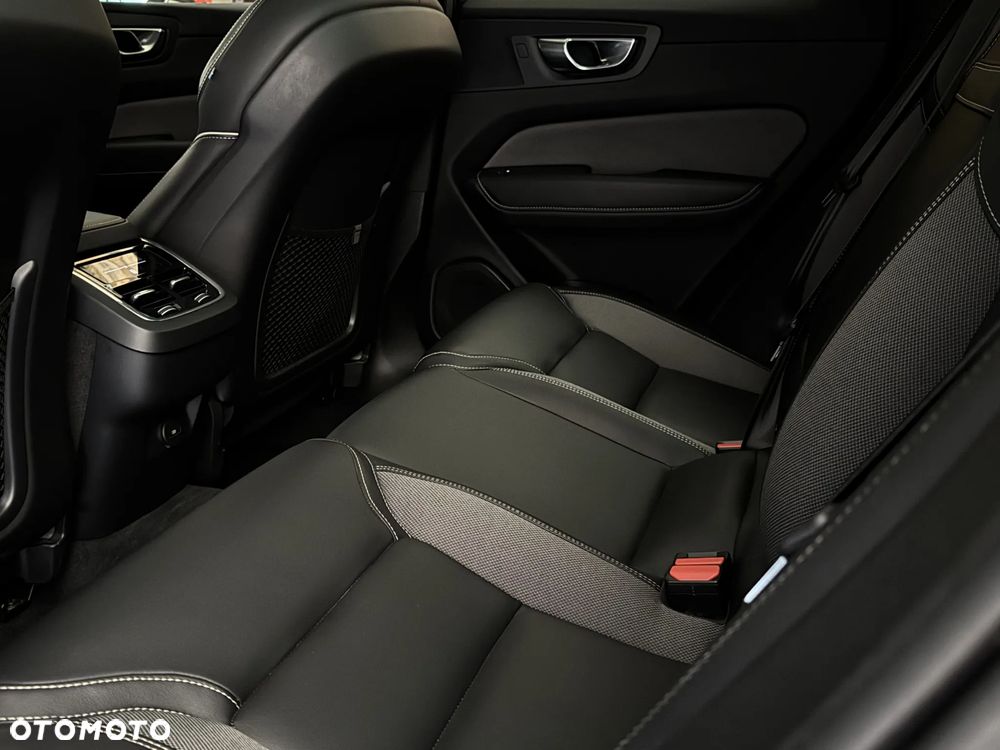 Volvo XC 60 B4 D Plus Dark - 13