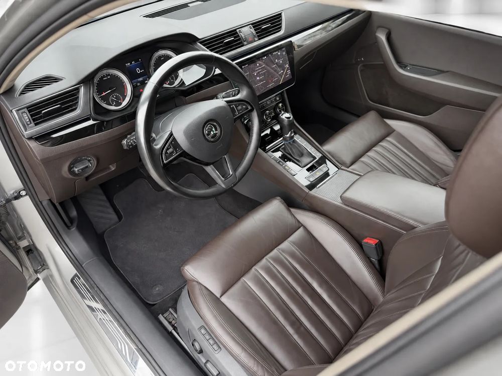 Skoda Superb 2.0 TDI SCR L&K DSG - 9