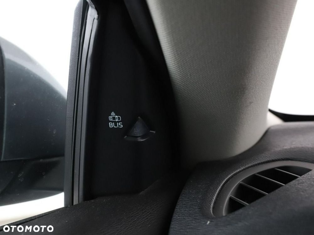 Volvo V40 T2 Momentum - 34