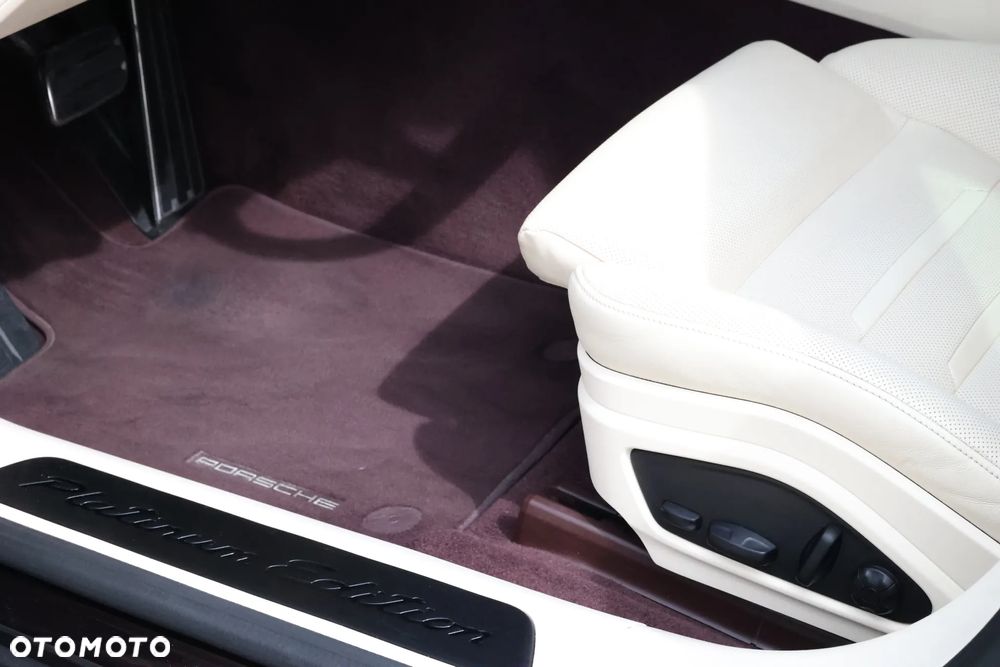 Porsche Panamera 4 Platinum Edition - 13