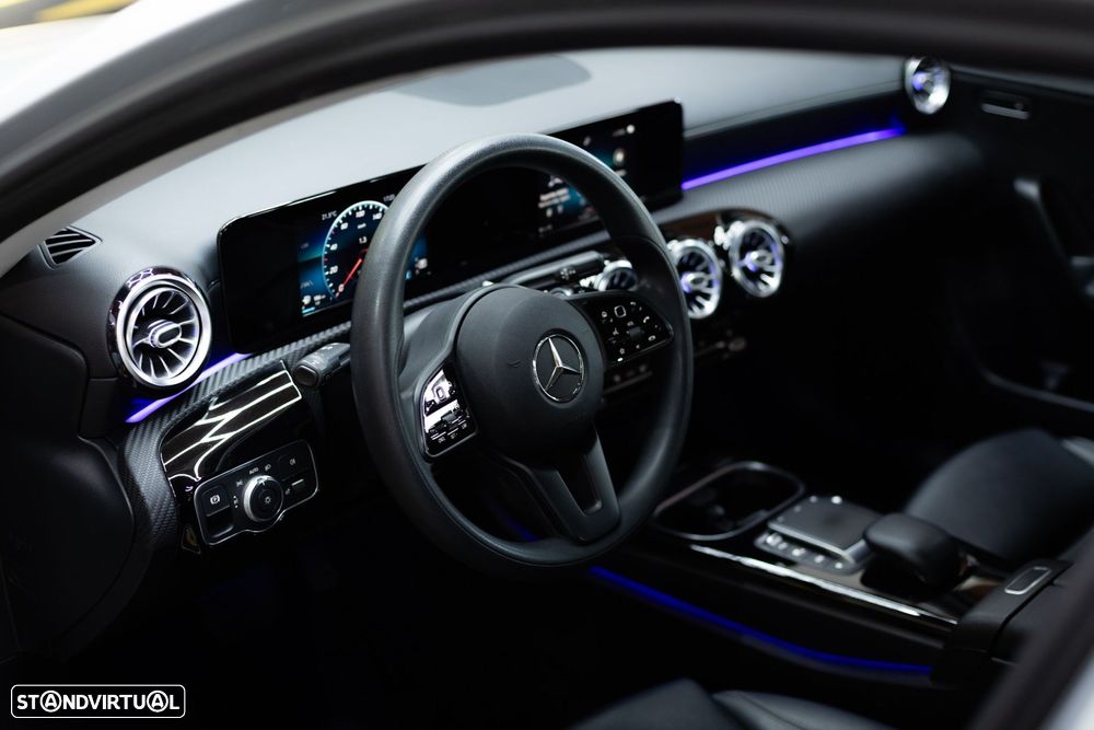 Mercedes-Benz A 180 Limousine d Progressive Aut. - 13