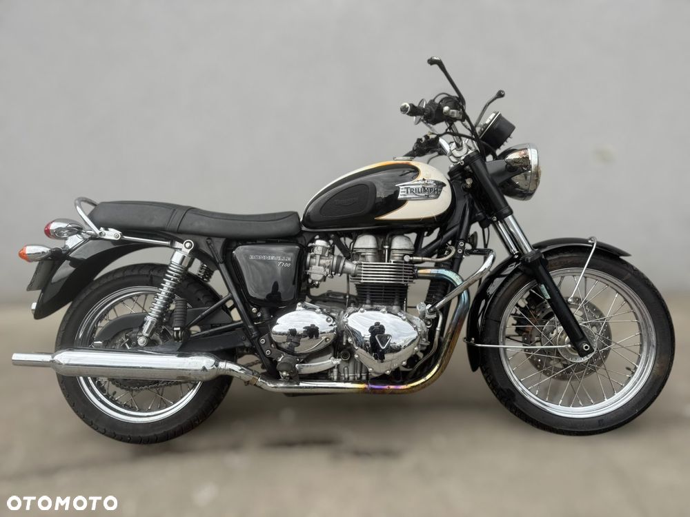 Triumph Bonneville - 2