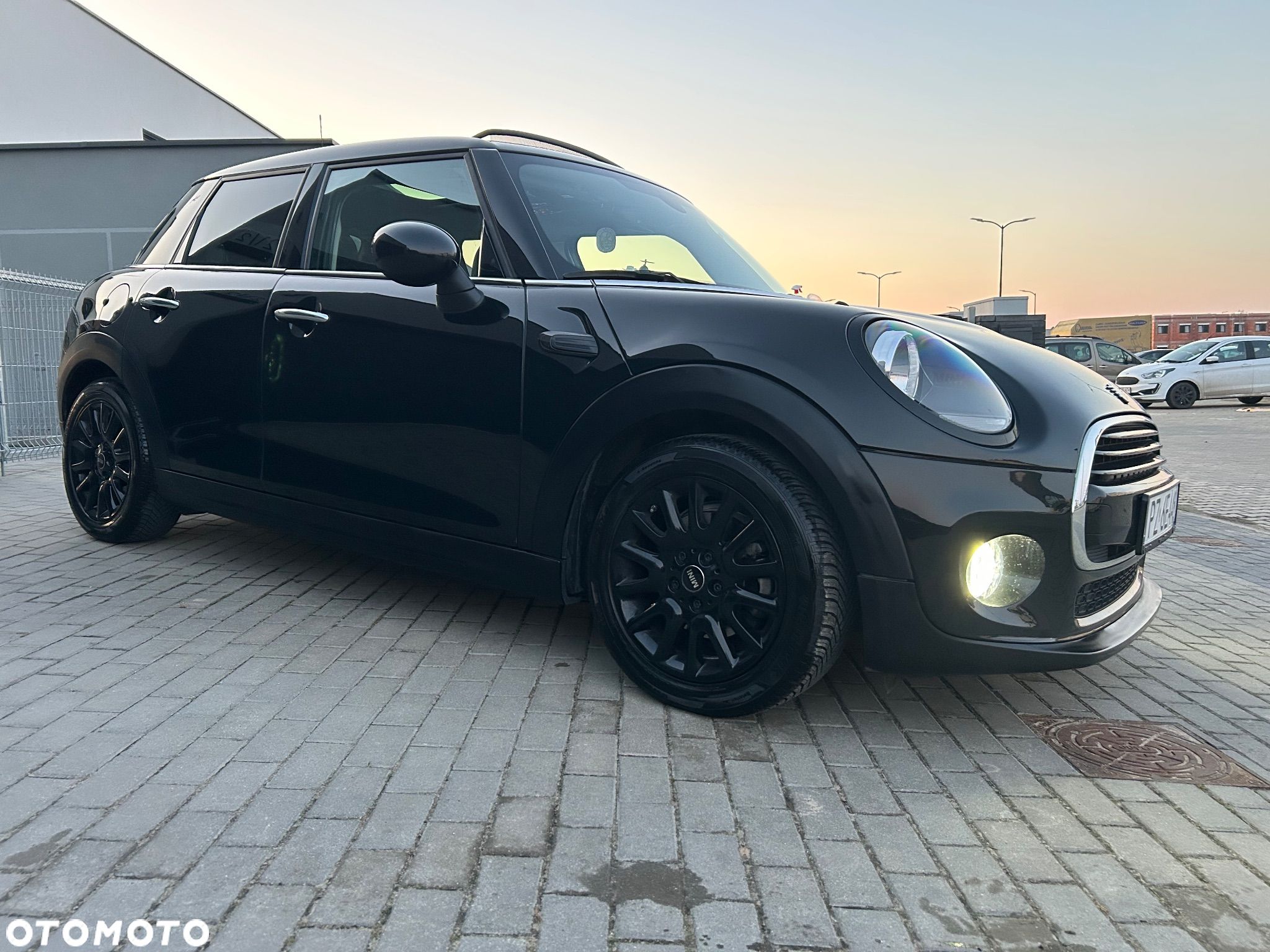 MINI Cooper Essential Trim - 1