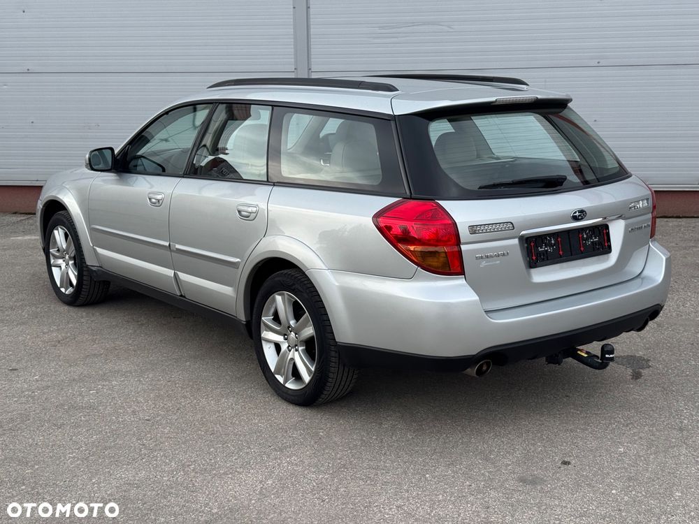 Subaru Outback 3.0 H6 - 4