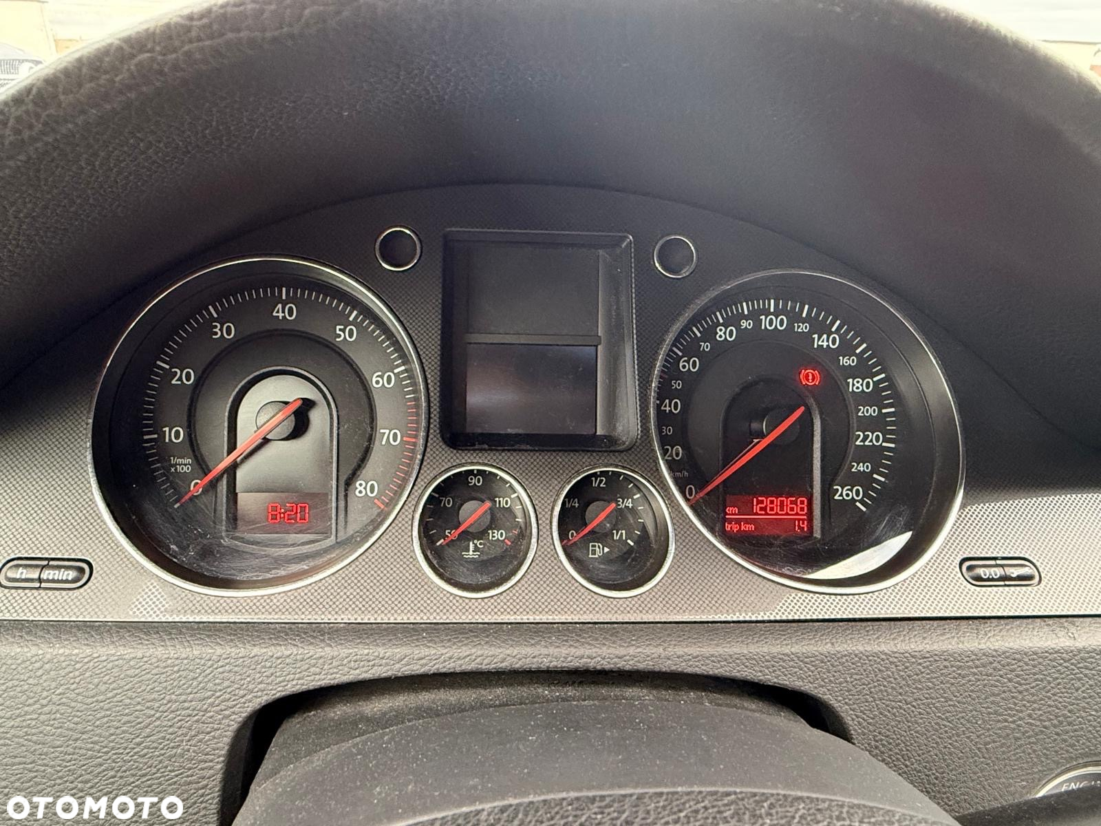 Volkswagen Passat 2.0 FSI Comfortline - 12