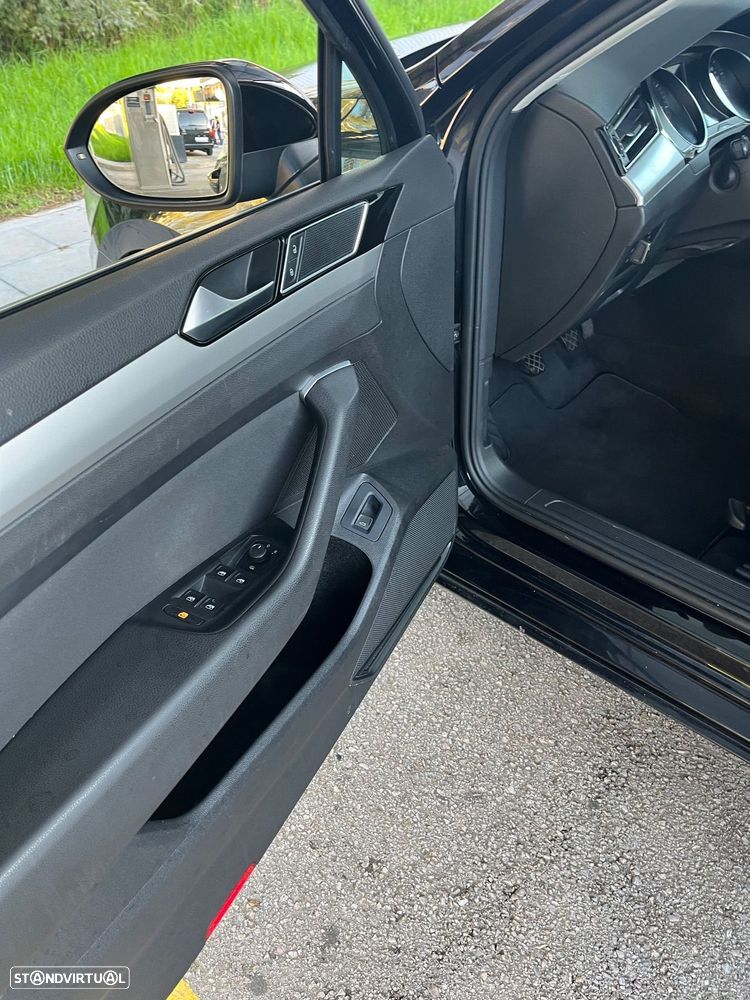 VW Passat Variant - 6