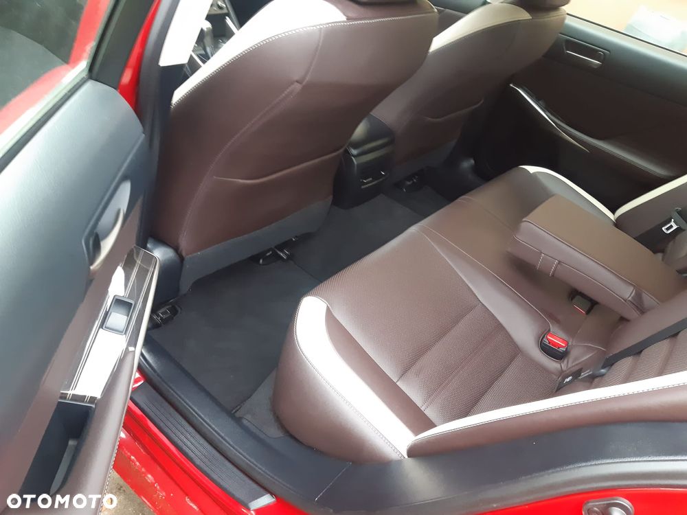 Lexus IS 300h Prestige - 10