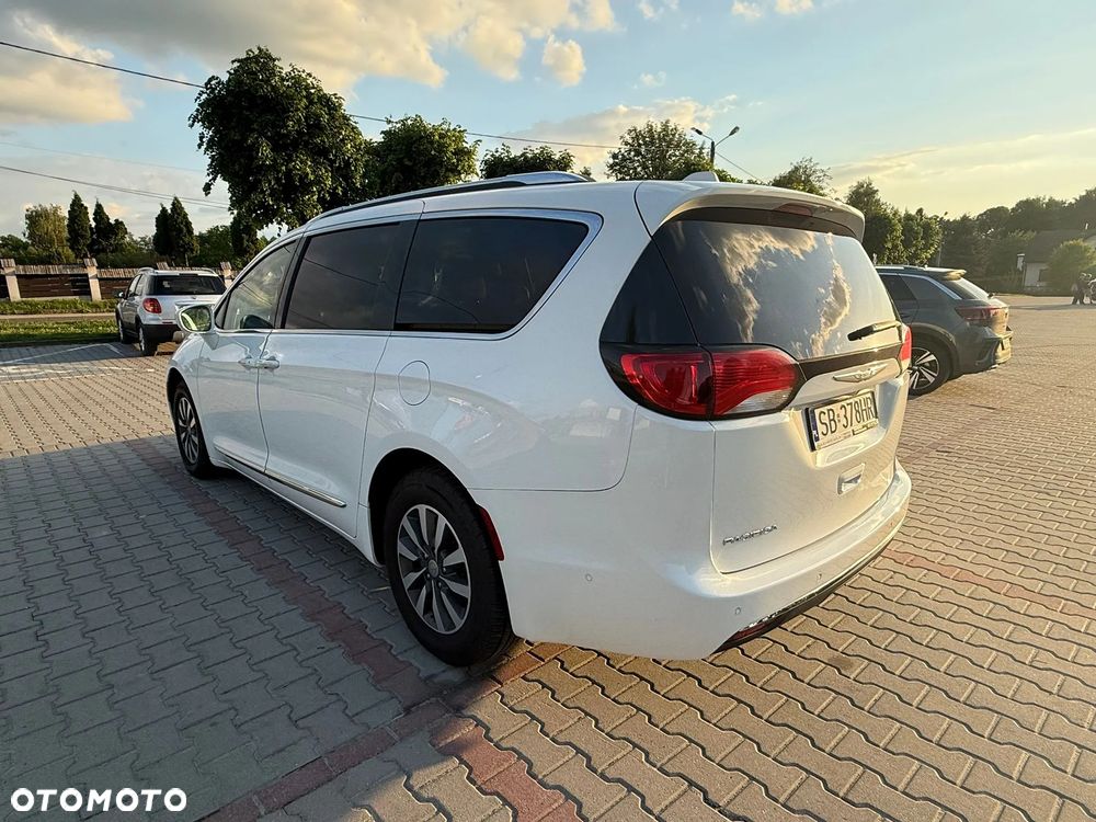 Chrysler Pacifica - 4