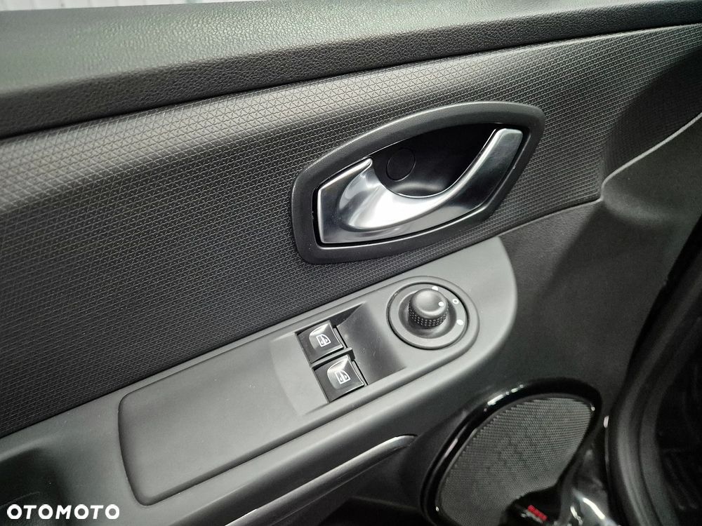 Renault Clio 1.2 16V 75 LIMITED - 28