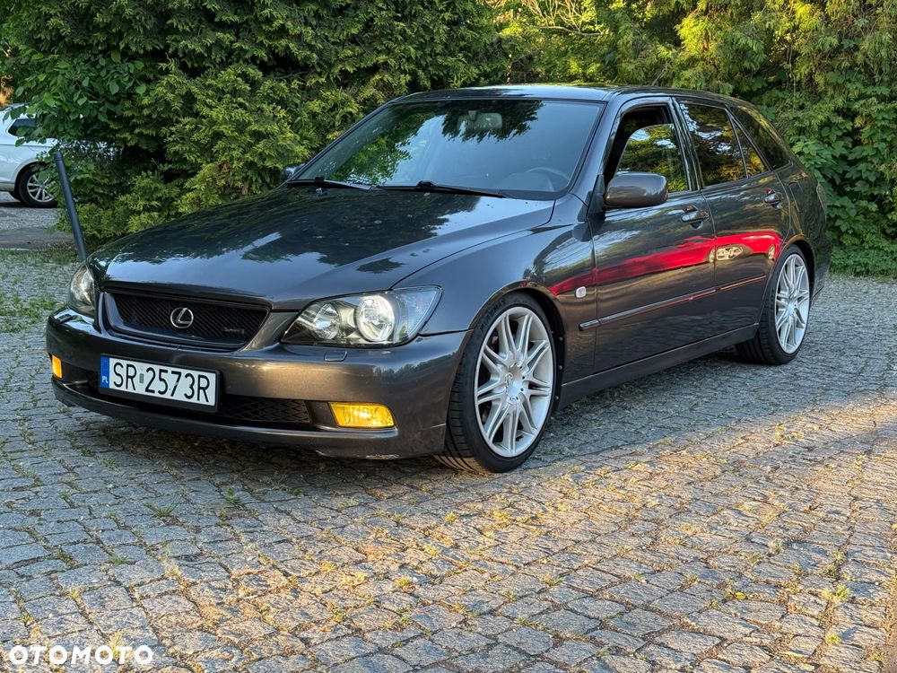 Lexus IS 300 Sport - 1