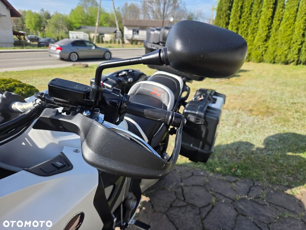 Honda VFR - 16