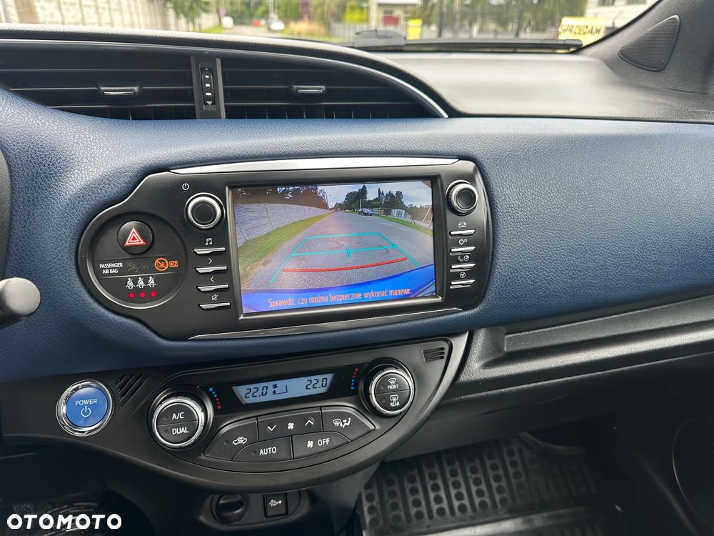 Toyota Yaris Hybrid 100 Selection - 19