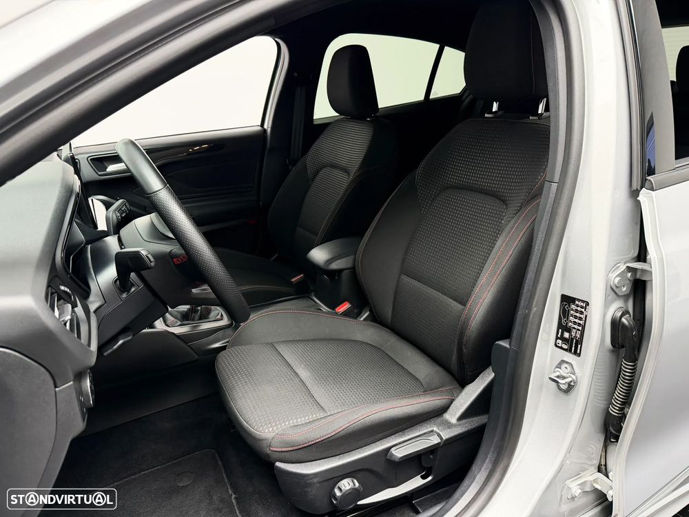 Ford Focus 1.0 EcoBoost MHEV ST-Line - 9