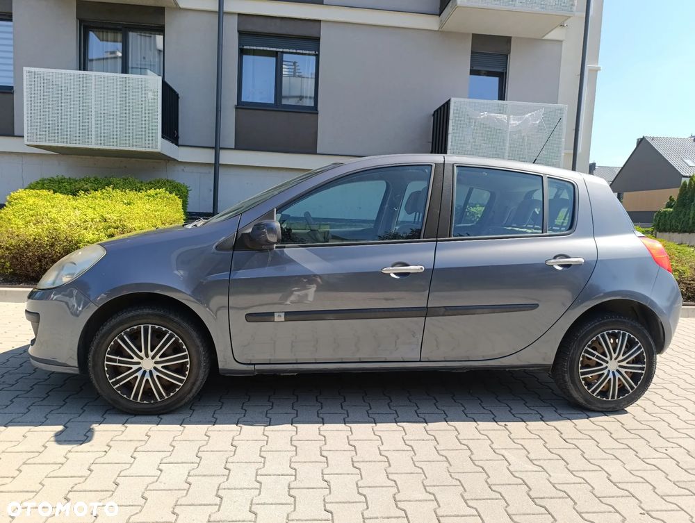 Renault Clio 1.4 16V Privilege - 1