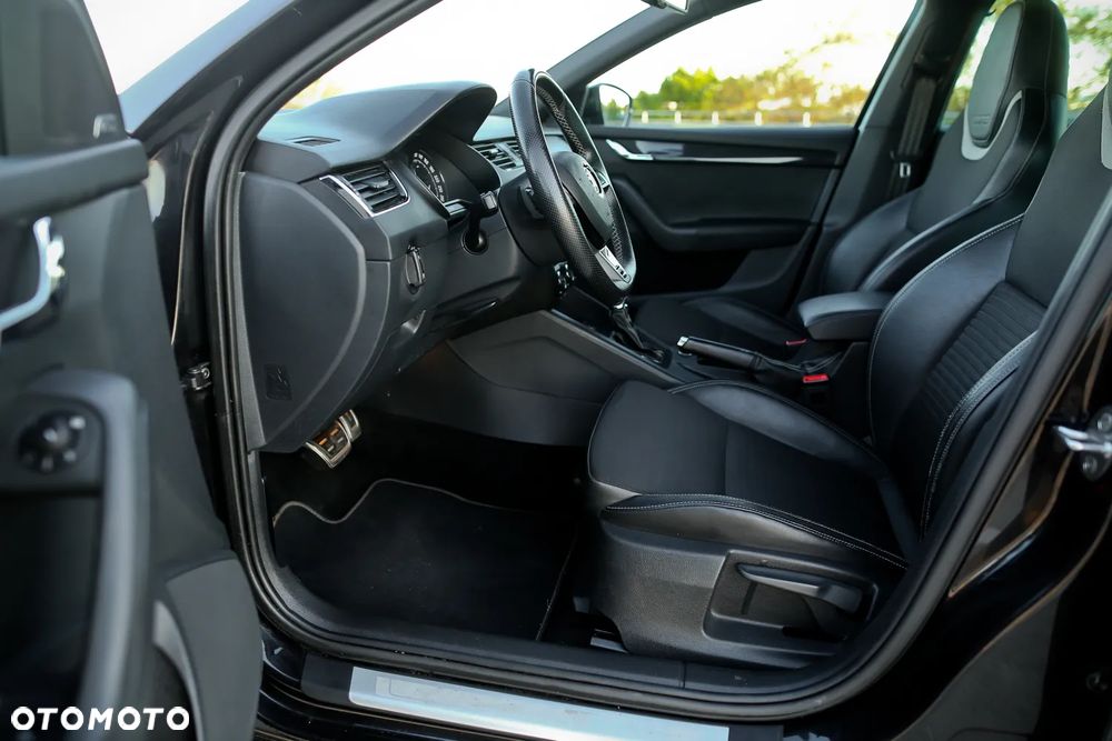 Skoda Octavia 2.0 TDI DSG RS - 19