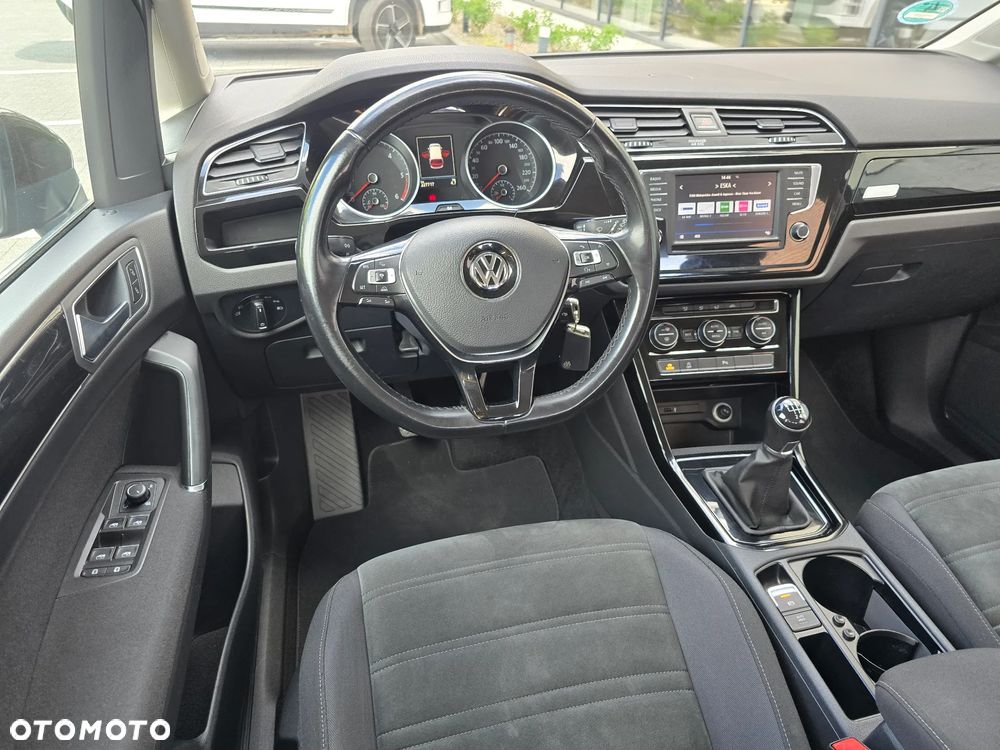 Volkswagen Touran 2.0 TDI SCR Highline - 34