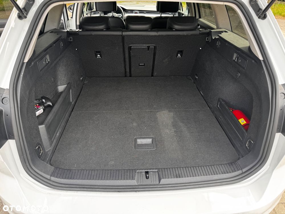 Volkswagen Passat 2.0 TDI EVO Elegance DSG - 17