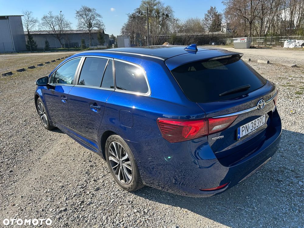 Toyota Avensis 2.0 D-4D Premium - 3