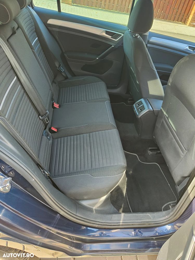 Volkswagen Golf - 9