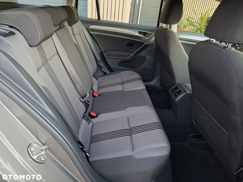Volkswagen Golf - 9