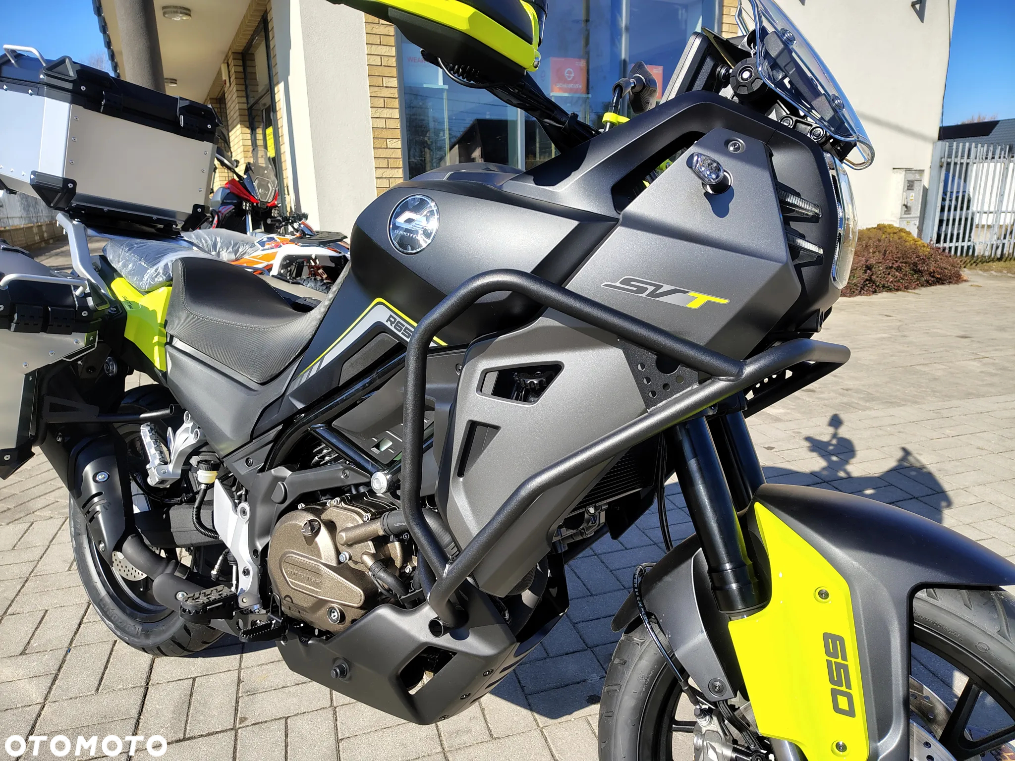 QJMOTOR SVT 650 - 28