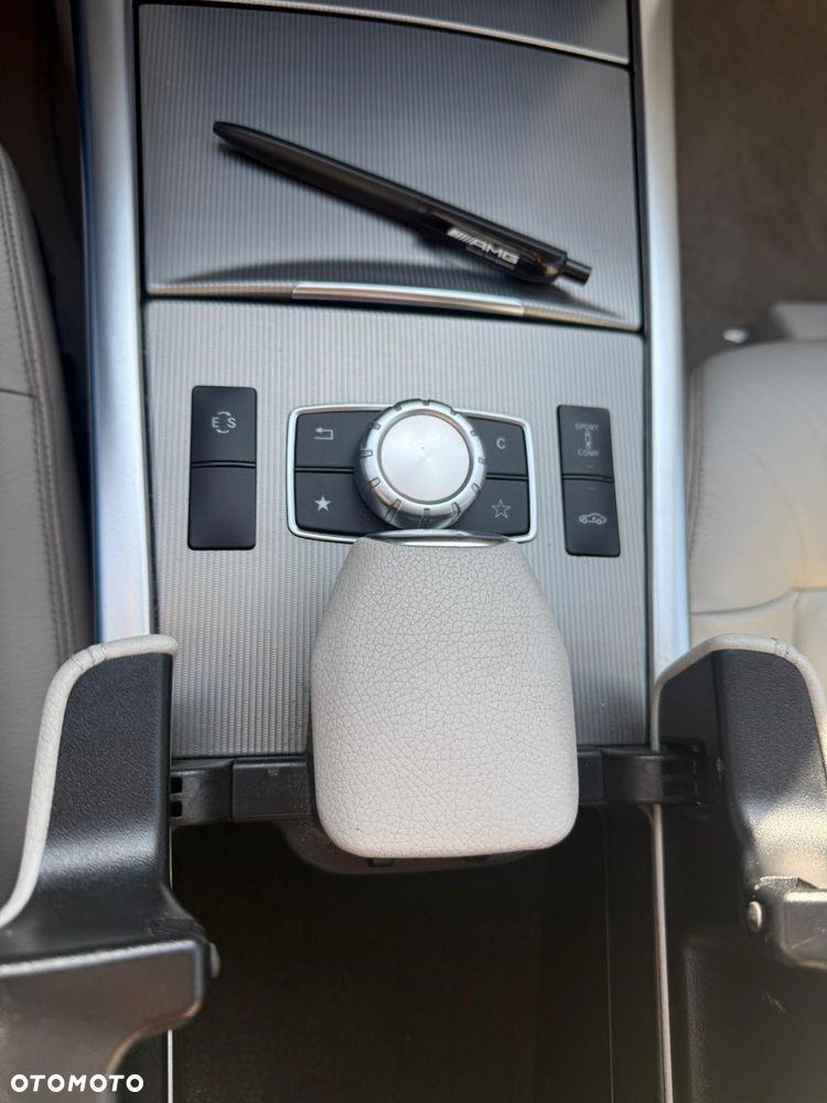Mercedes-Benz Klasa E 300 BlueTEC 7G-TRONIC - 22