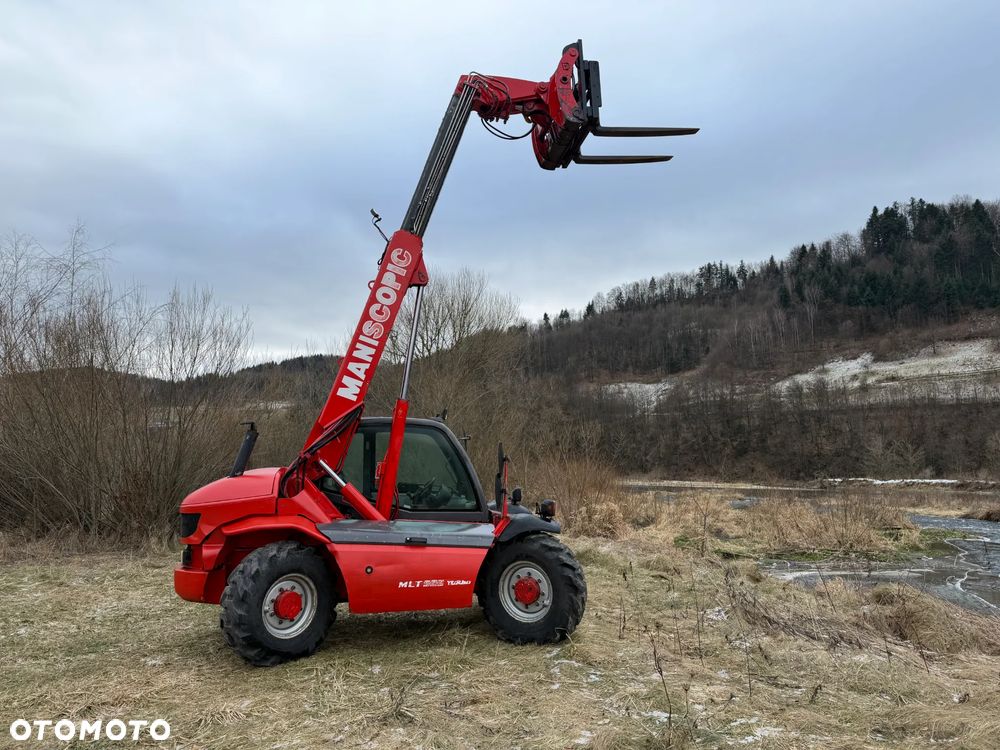 Manitou MLT523  Ładowarka teleskopowa 5m Wysięg 2,3 tony udzwig. Posuw wideł Hydrauliczny oraz rozsuwanie wideł hydr. Szybko-złącze hydrauliczne. 2x kamera PERKINS silnik TURBO  z Komuny Norweskiej! Jak Nowa 4287 mtg Zero luzów wycieków SERWISOWANA w  DEKRA.  Opony jak Nowe. Napęd 4x4 Hydrostatic REWERS - 1