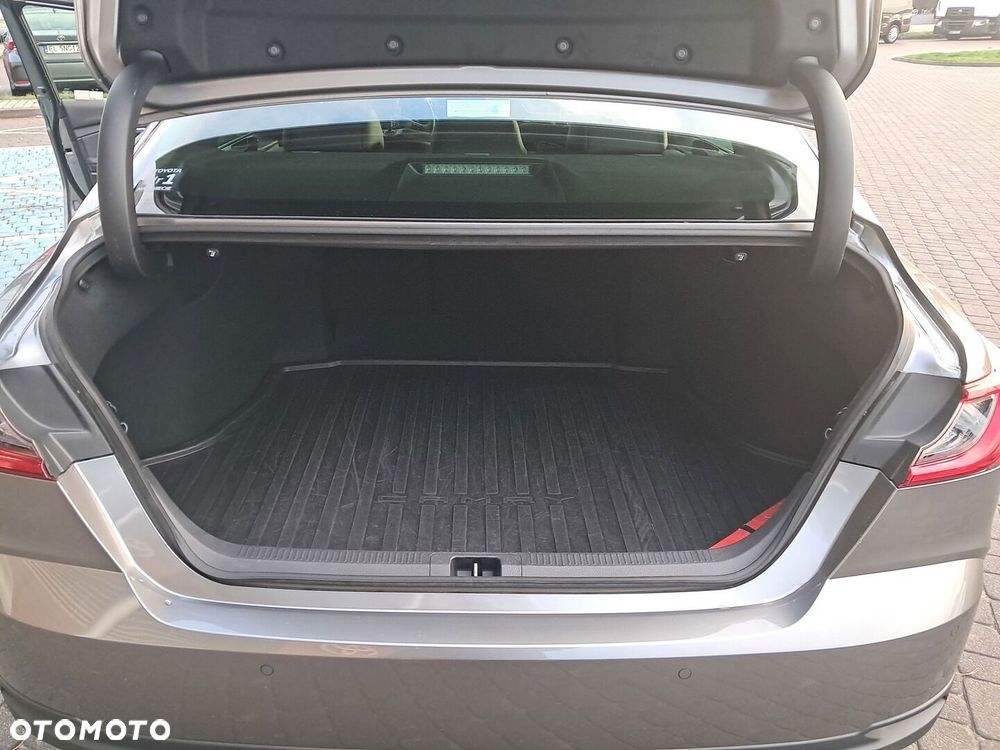 Toyota Camry - 30