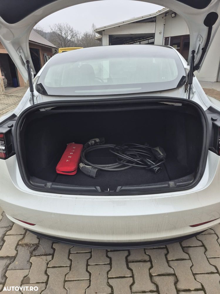 Tesla Model 3 - 12