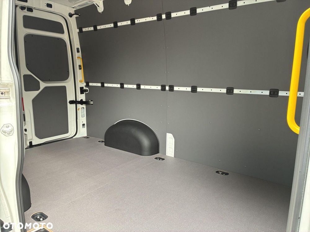 Volkswagen Crafter 35 Furgon L3/H2, 2.0 TDI 140 KM, Wysoki dach, r.o. 3640mm - 14