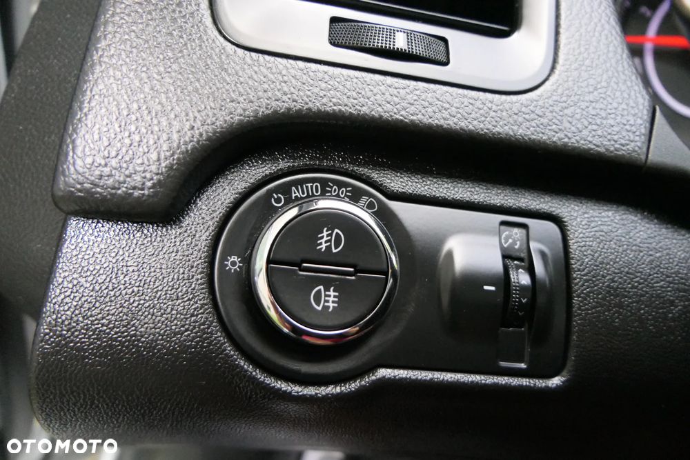 Opel Insignia 1.6 T Cosmo S&S - 28