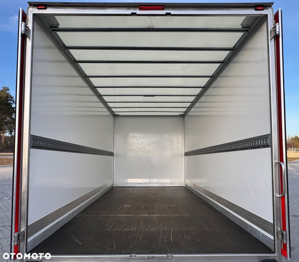 Iveco Daily 2022r‼️35S18‼️ 3.0 HI-MATIC Kontener 9 Palet Niski przebieg ‼️TEMPOMAT Aktywny Full LED Salon Polska Poduszki Pneumatyczne 4.50x2.20x2.20 z tyłu drzwi NAVI 3.5T Bogata Wersja Lekka zabudowa - 13