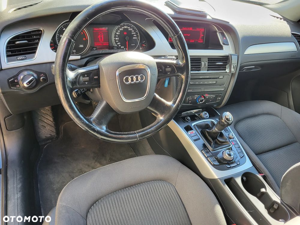 Audi A4 Limousine - 4