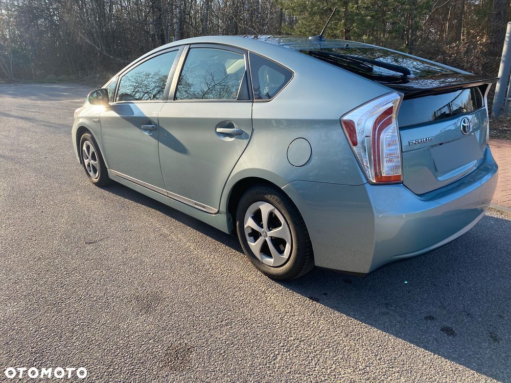 Toyota Prius (Hybrid) Executive - 16