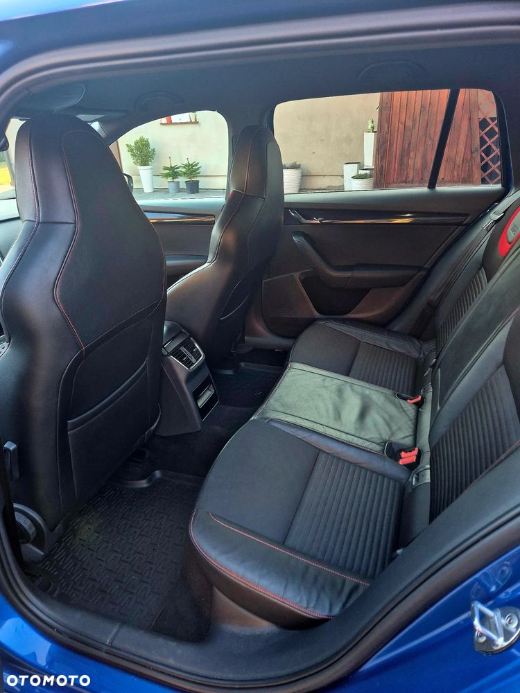 Skoda Octavia 2.0 TDI RS DSG - 9