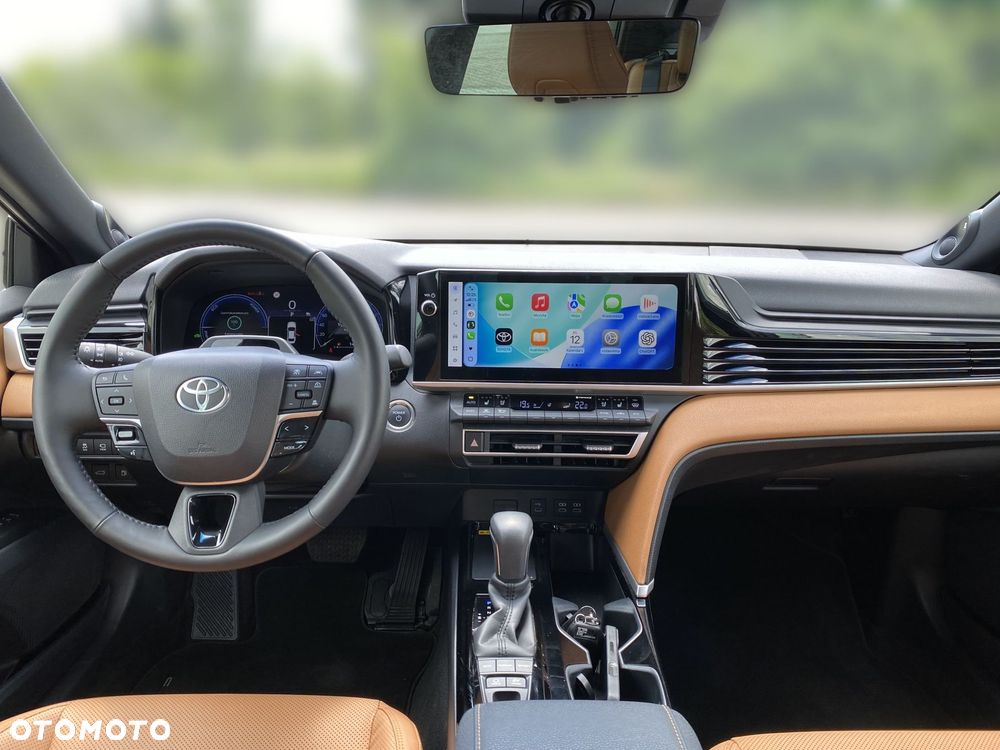 Toyota Camry - 4