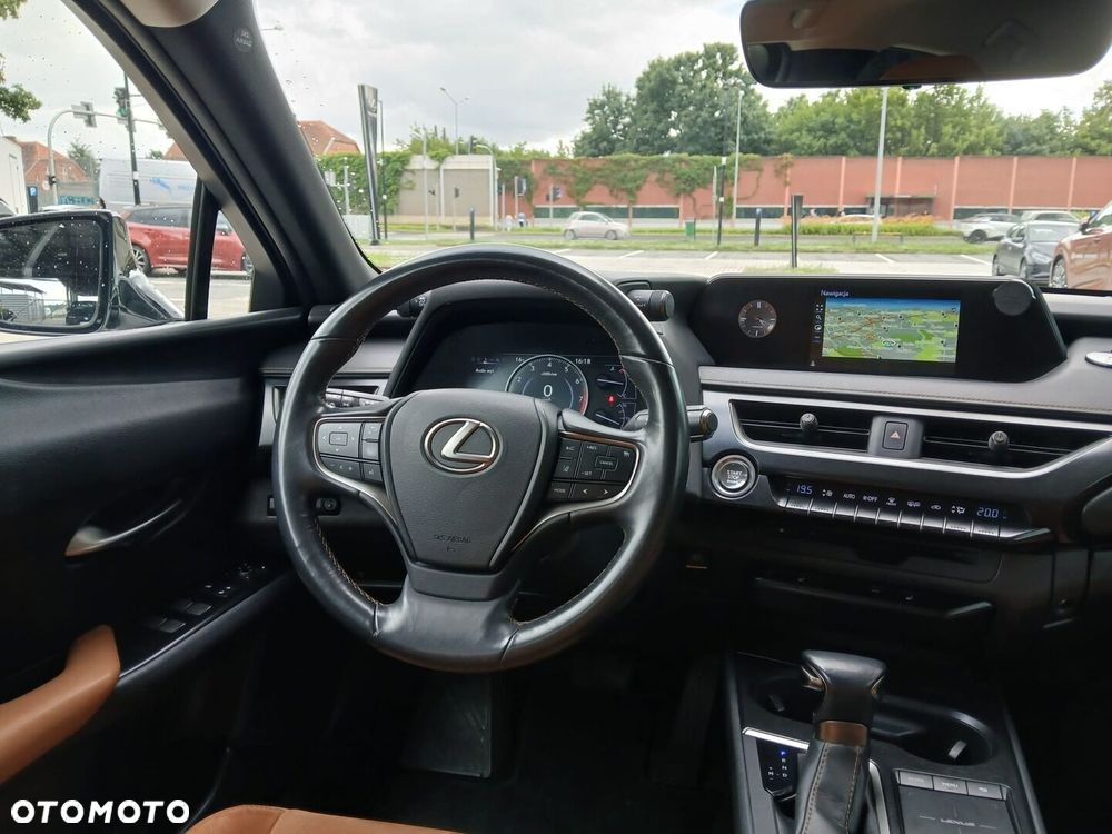 Lexus UX - 5