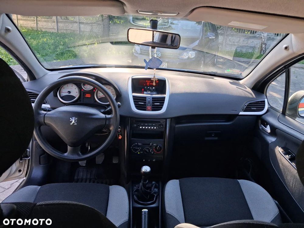Peugeot 207 1.4 16V Trendy - 10