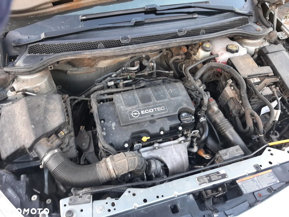 Opel Astra IV 1.4 T Cosmo S&S - 26