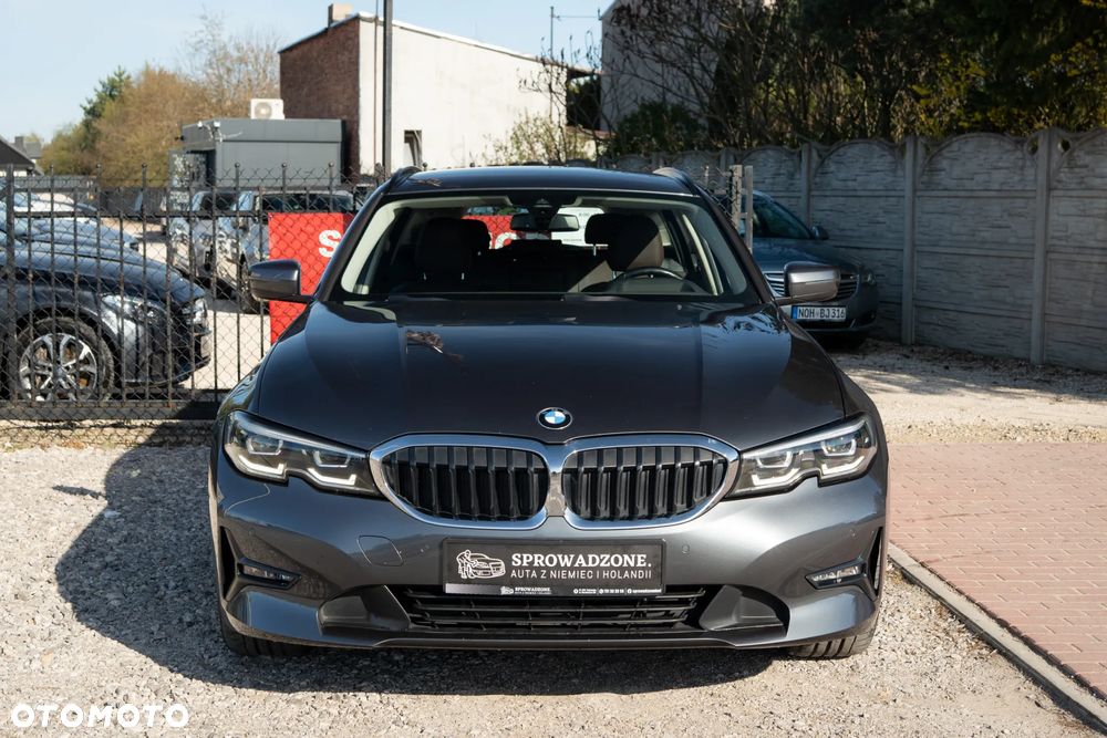 BMW Seria 3 330i Sport Line - 2