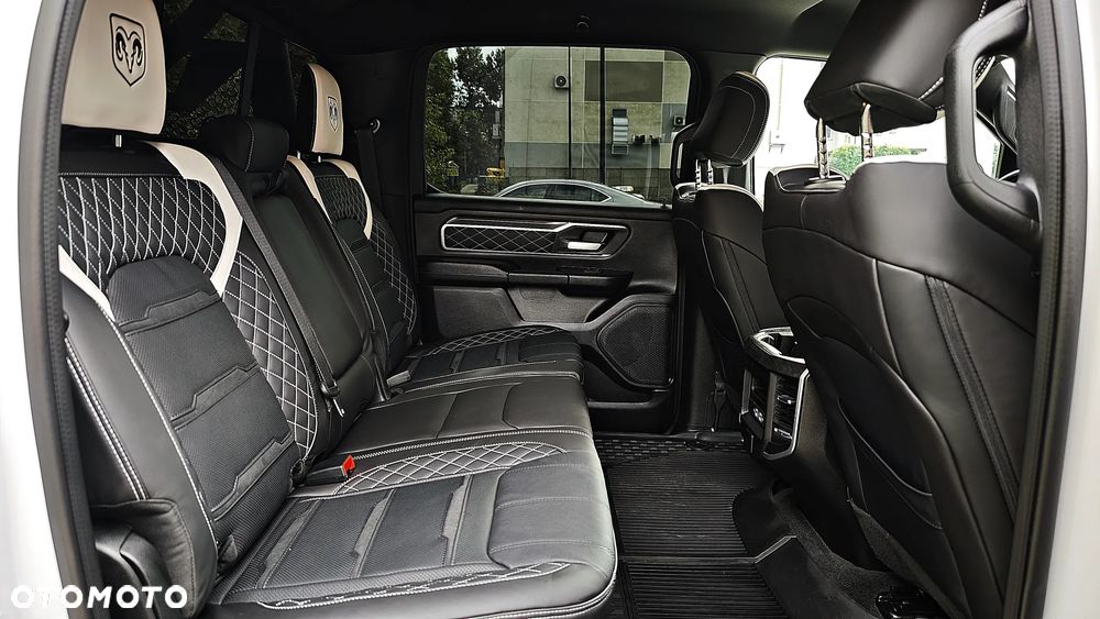 RAM 1500 5.7 Crew Cab Shortbed Bighorn Black - 19