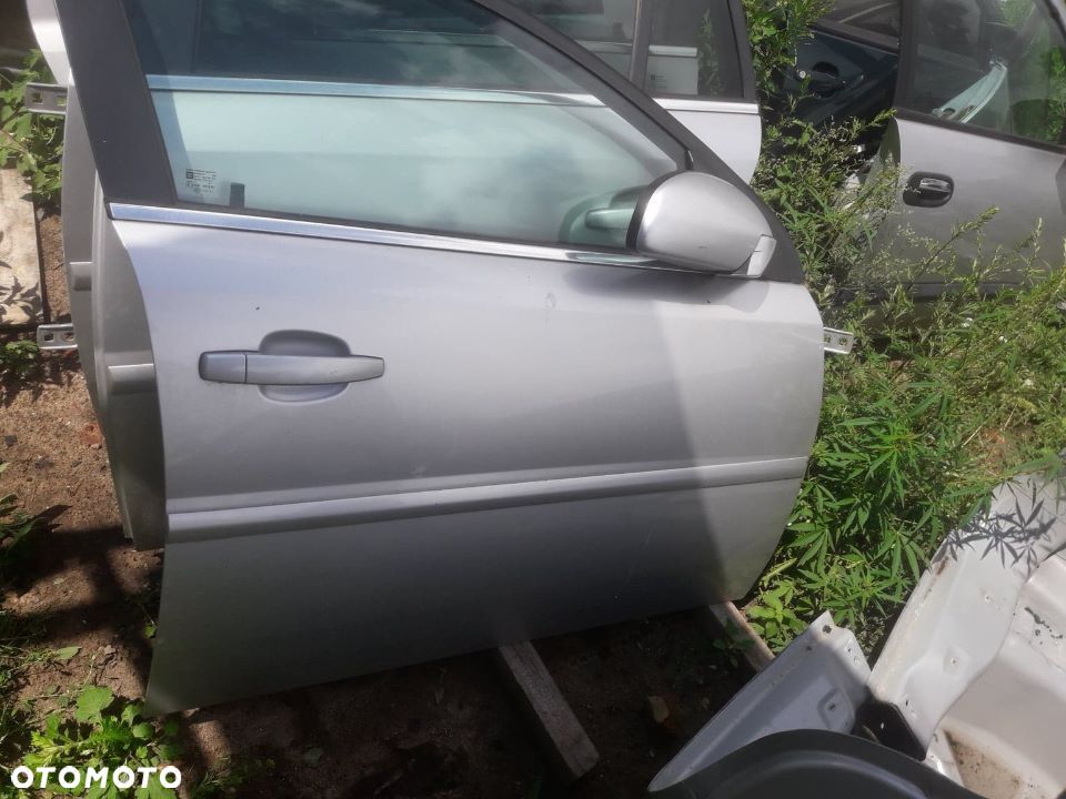 Drzwi przednie prawe Vectra C srebne - 1