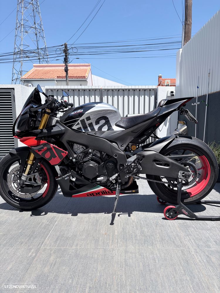 Aprilia Tuono V4 Factory - 3
